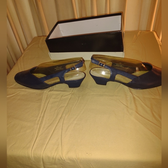 Women's  Addition Shoes - Picture 2 of 9